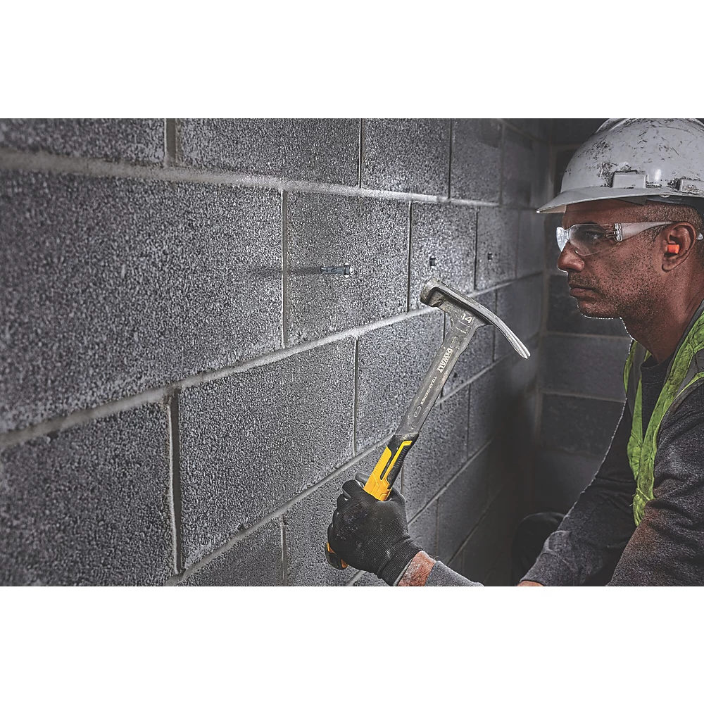 Marteau Arrache-clou Haute Vitesse Soudé à L'arc MIG DeWalt 14oz (0,4kg) 8 Marteau Arrache-clou Haute Vitesse Soudé à L'arc MIG DeWalt 14oz (0,4kg) – Image 6